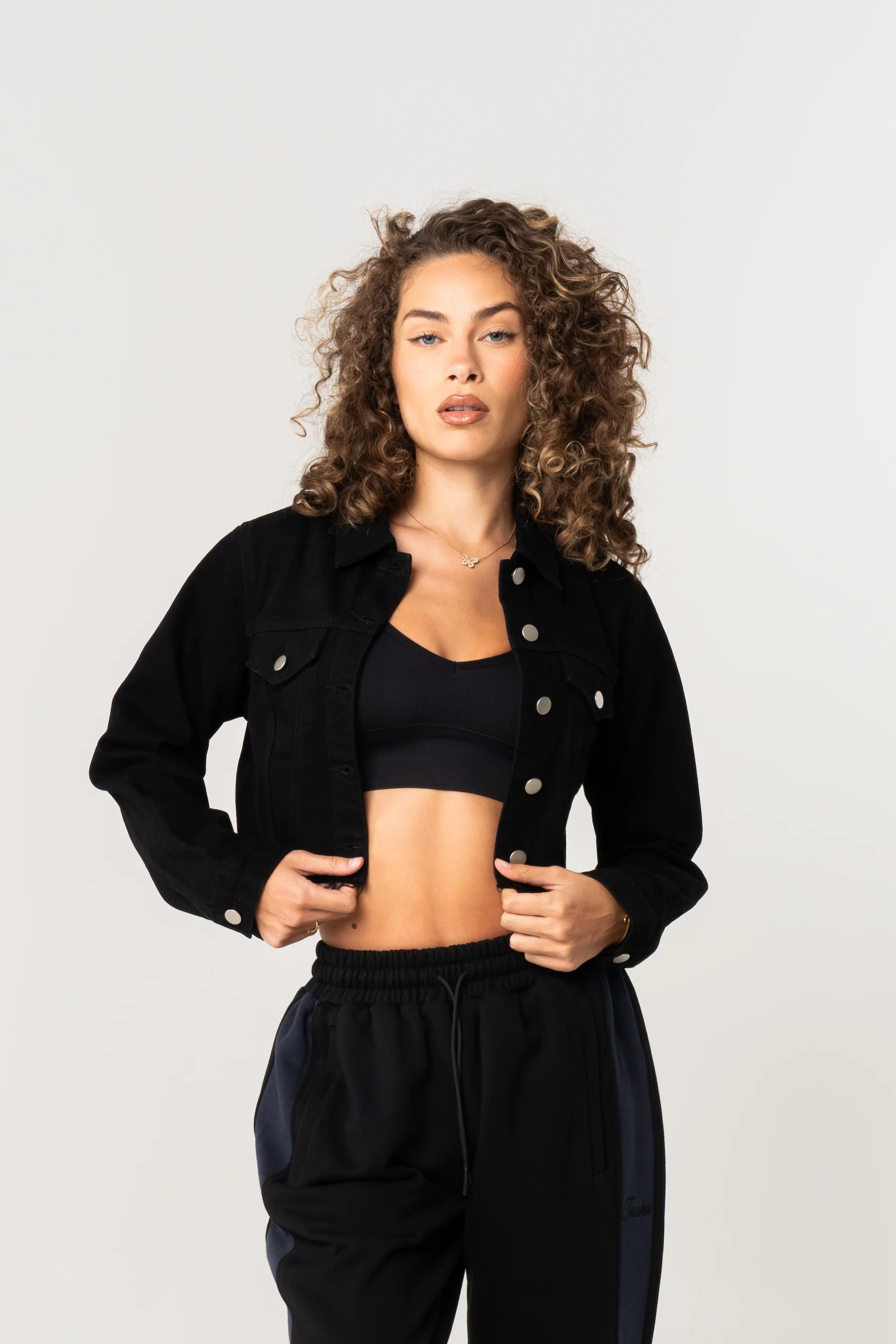 WOMEN'S CROPPED DENIM JACKET - BLACK - Image 5