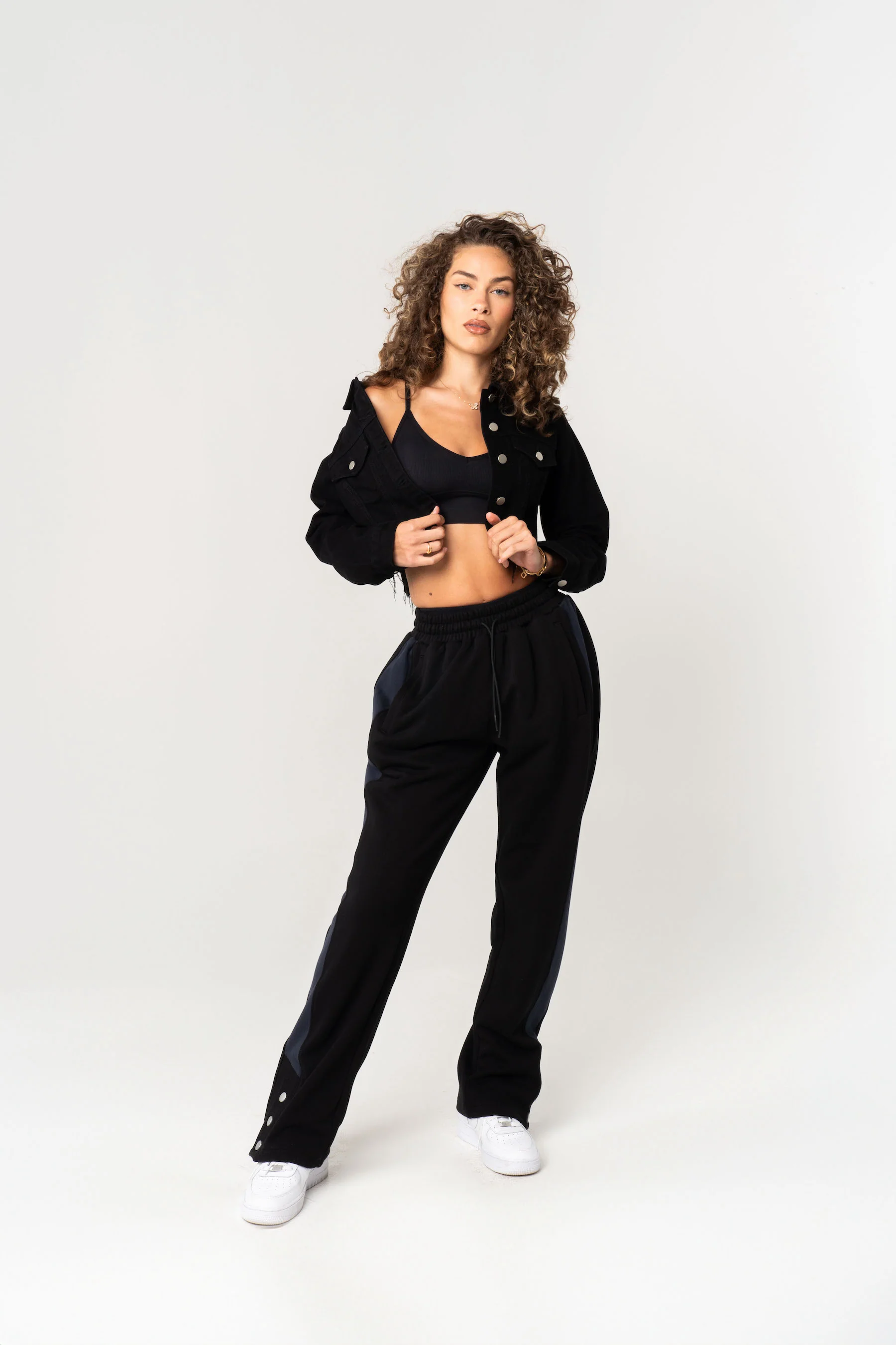 WOMEN'S CROPPED DENIM JACKET - BLACK - Image 6